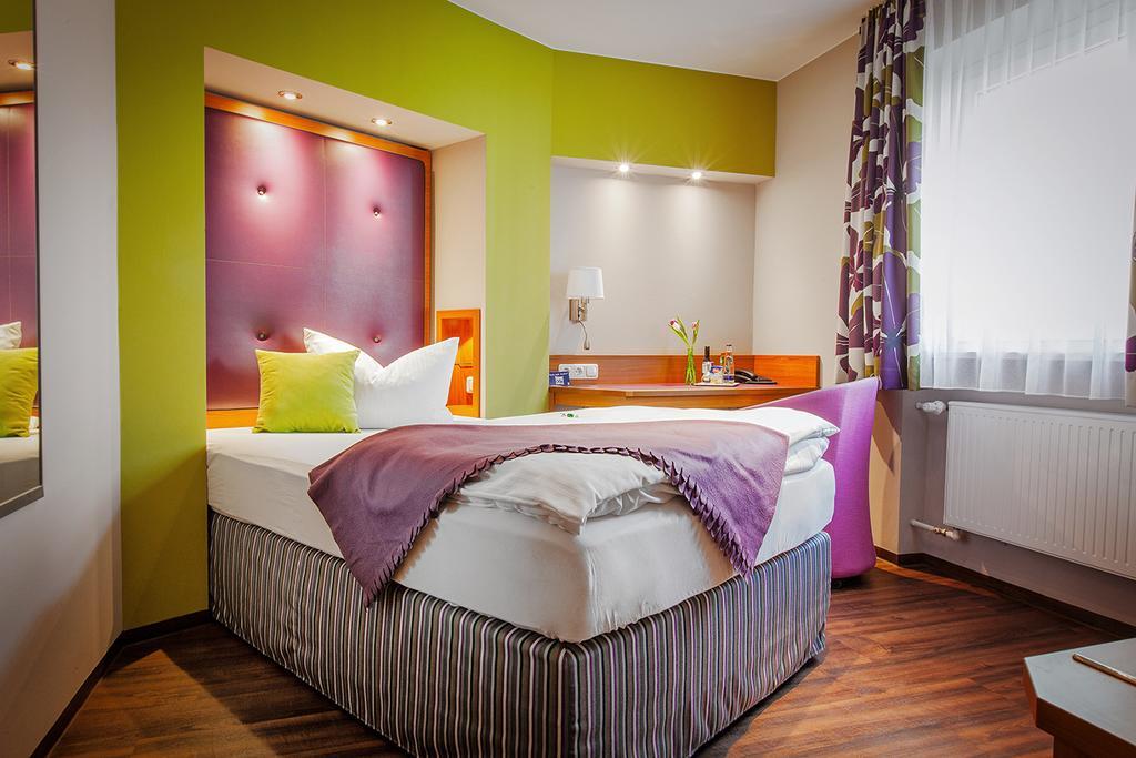 Hotel Am Turm Kaufbeuren Room photo