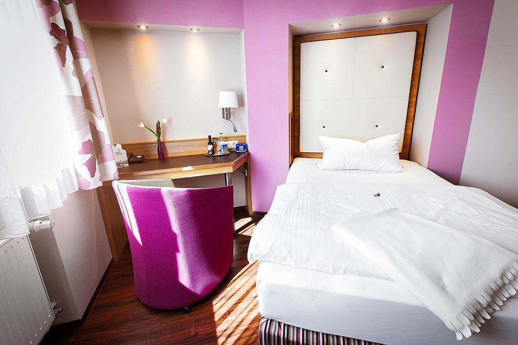Hotel Am Turm Kaufbeuren Room photo